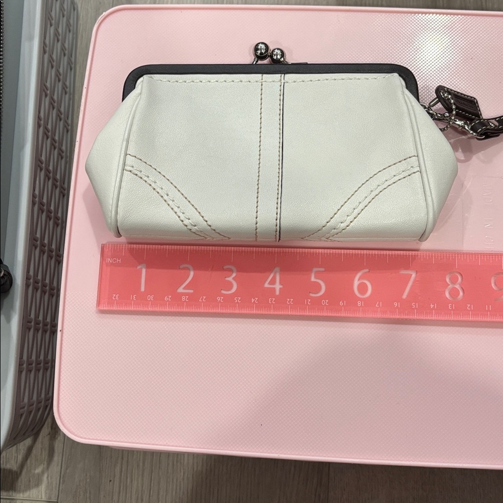 COACH WHITE LEATHER WRISTLET WITH DARK BROWN LEATHER TRIM - Picture 6 of 10